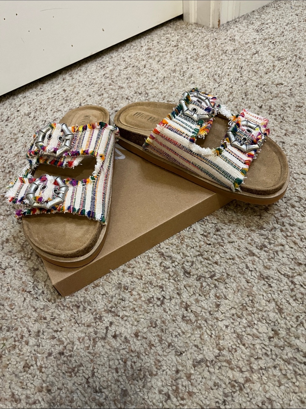 NIB Women’s Multi-Color Striped Slide Sandals